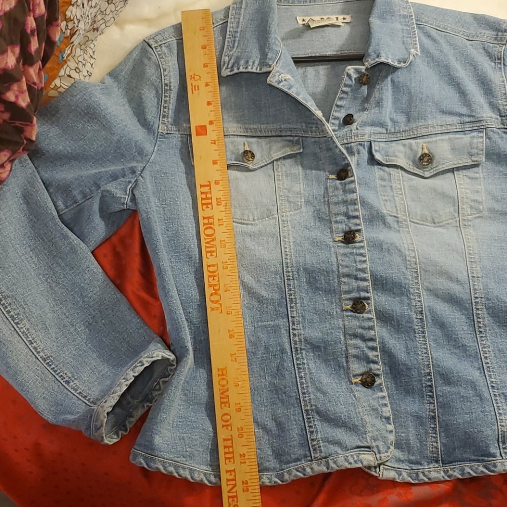A.M.I.☆ Jean Jacket - Picture 5 of 7
